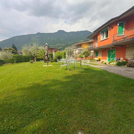 Villa Leilani B&B Sale Marasino Exterior photo